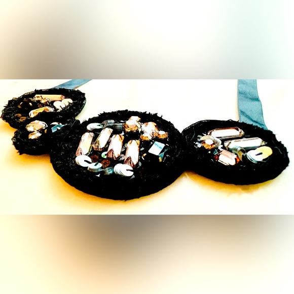 Large Statement Embellished Necklace!🪩✨ **NEW WITHOUT TAGS!🤩💛🖤⭐️**NWOT🎁💫** - Picture 5 of 7
